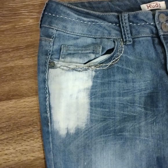 Mudd Bleached Ripped Cropped Jegging - Picture 4 of 13